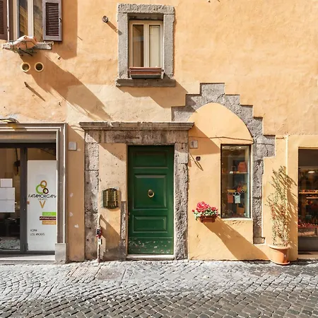 Campo De' Fiori Enchanting Attic Apartment Rome