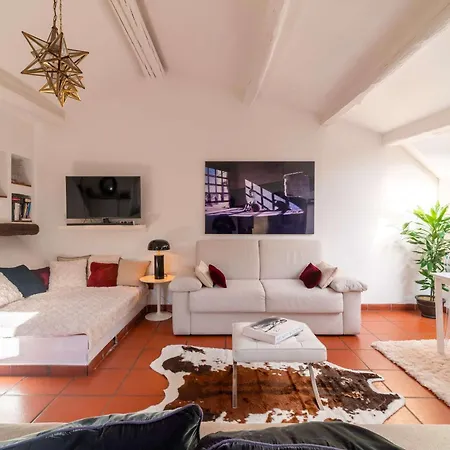 Campo De' Fiori Enchanting Attic Apartment